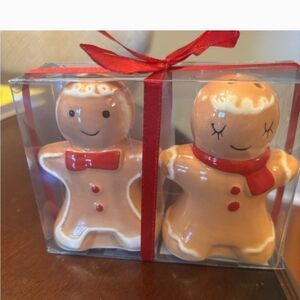 GINGERBREAD CERAMIC SALT AND PEPPER SHAKERS 5 IN